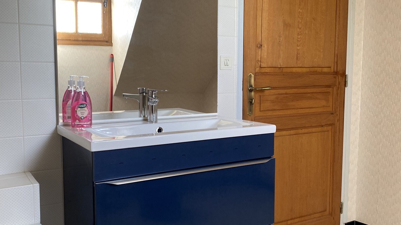 Photo of Bathroom in Dollon