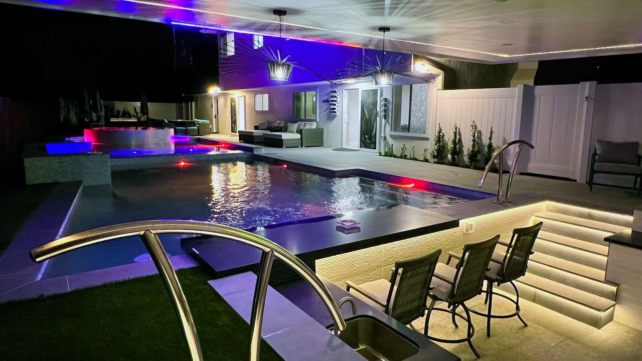 Photo of Outdoor in Woodland Hills