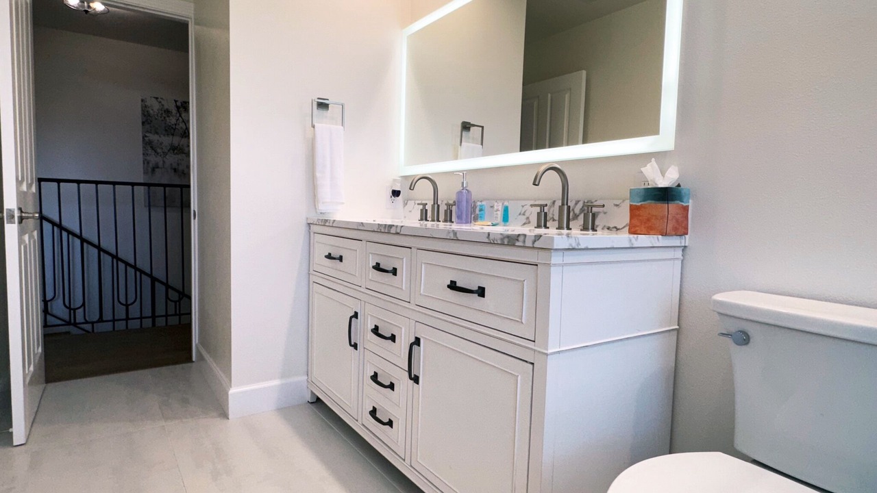 Photo of Bathroom in Woodland Hills