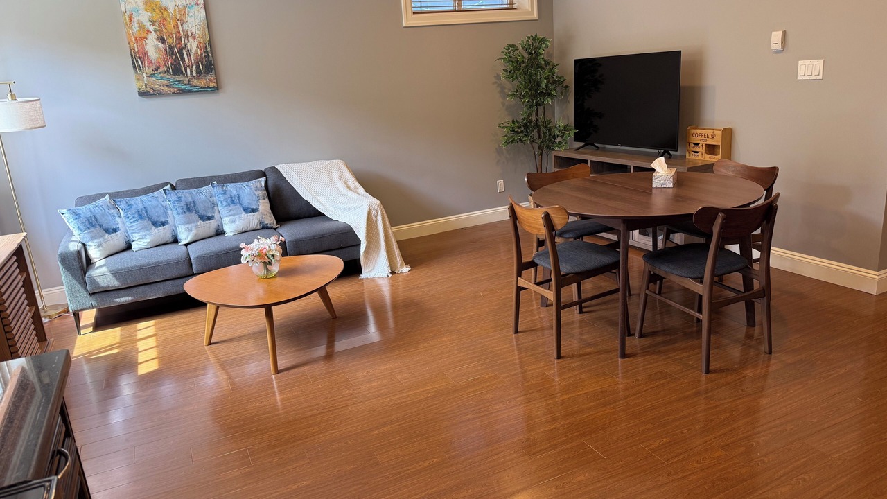 Photo of Livingroom in Arbutus Ridge
