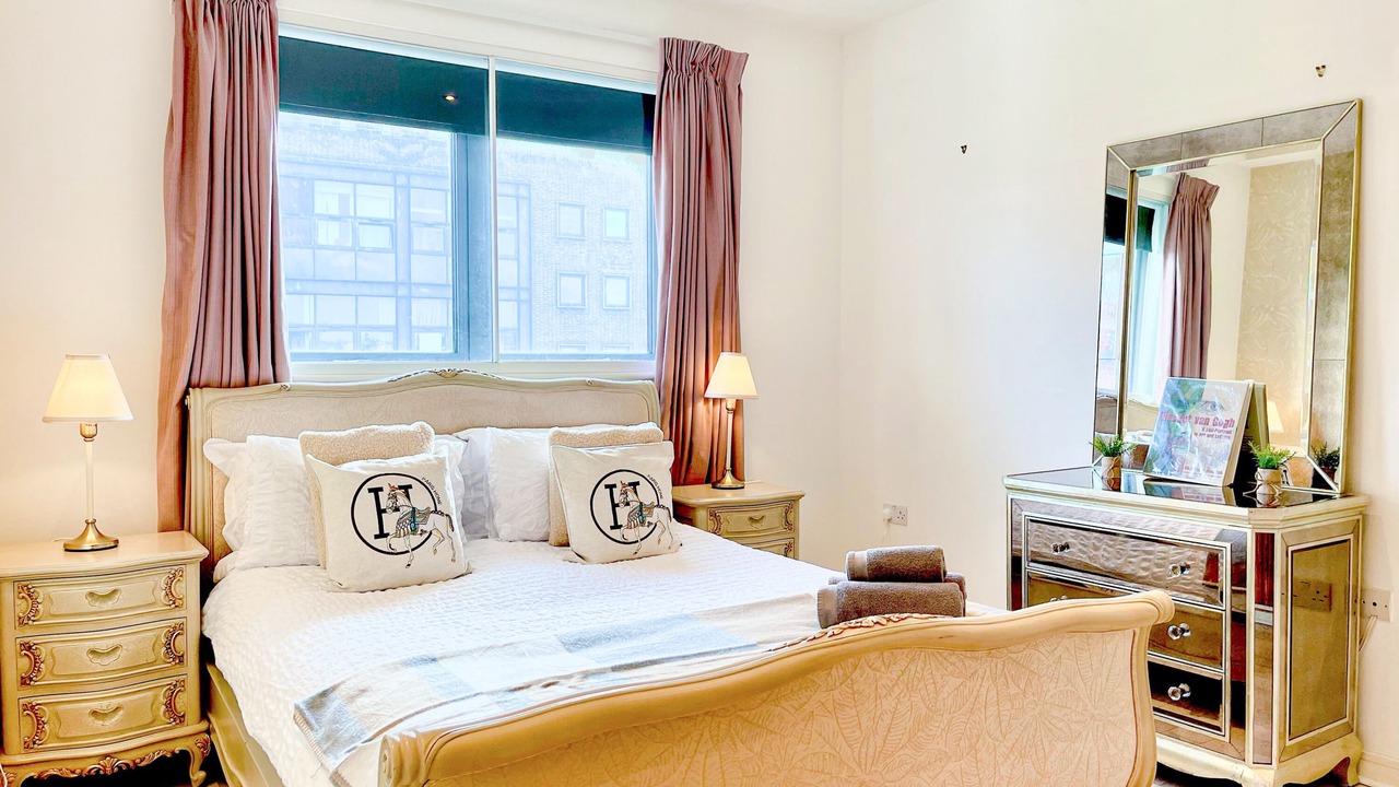 Photo of Bedroom in Angel