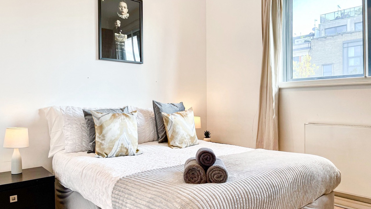 Photo of Bedroom in Angel