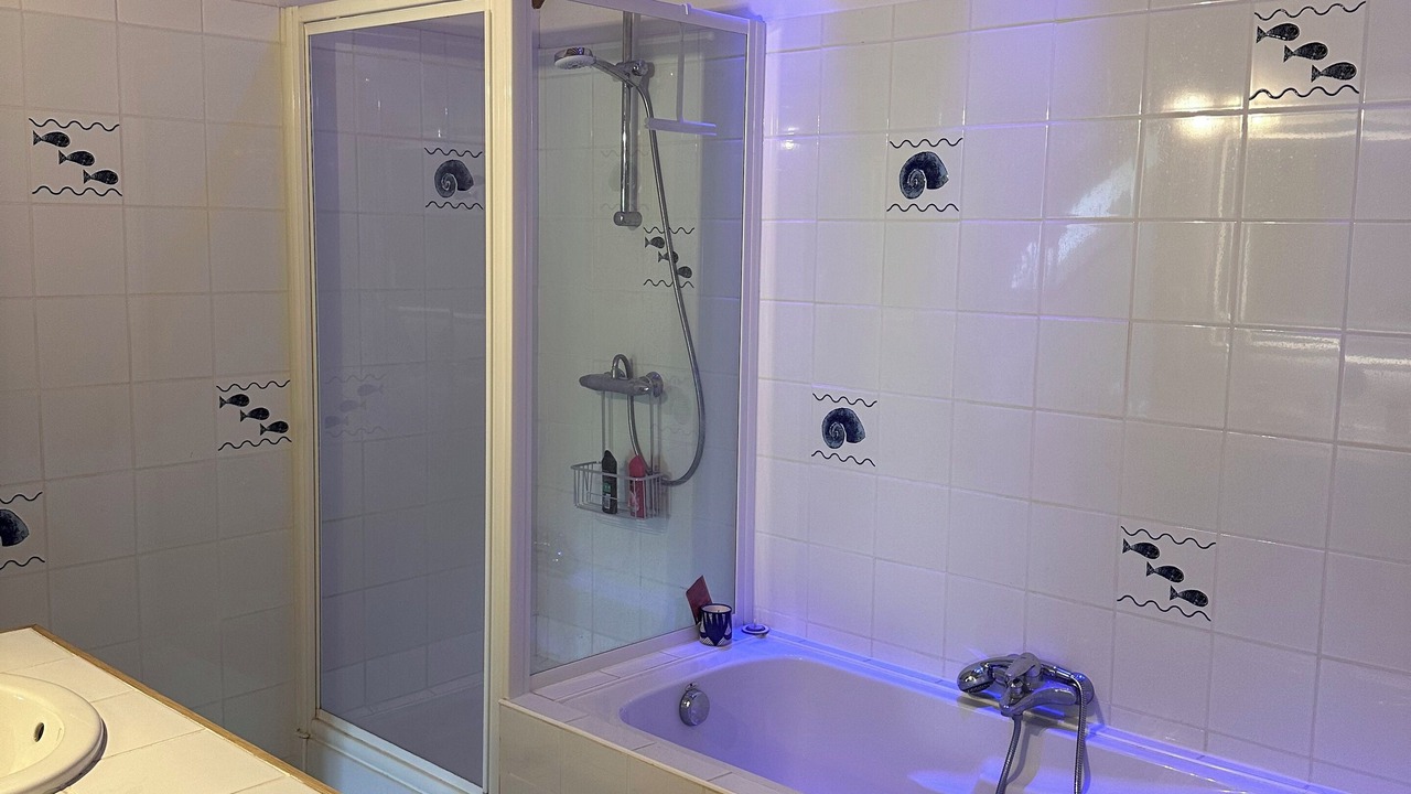 Photo of Bathroom in Mondreville