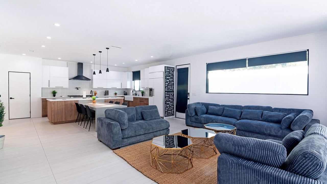 Photo of Livingroom in Reseda