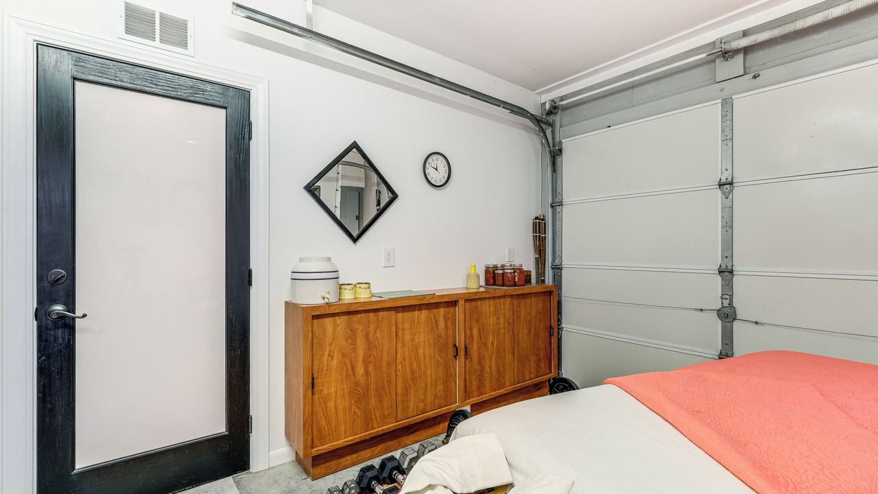 Photo of Bedroom in Court House
