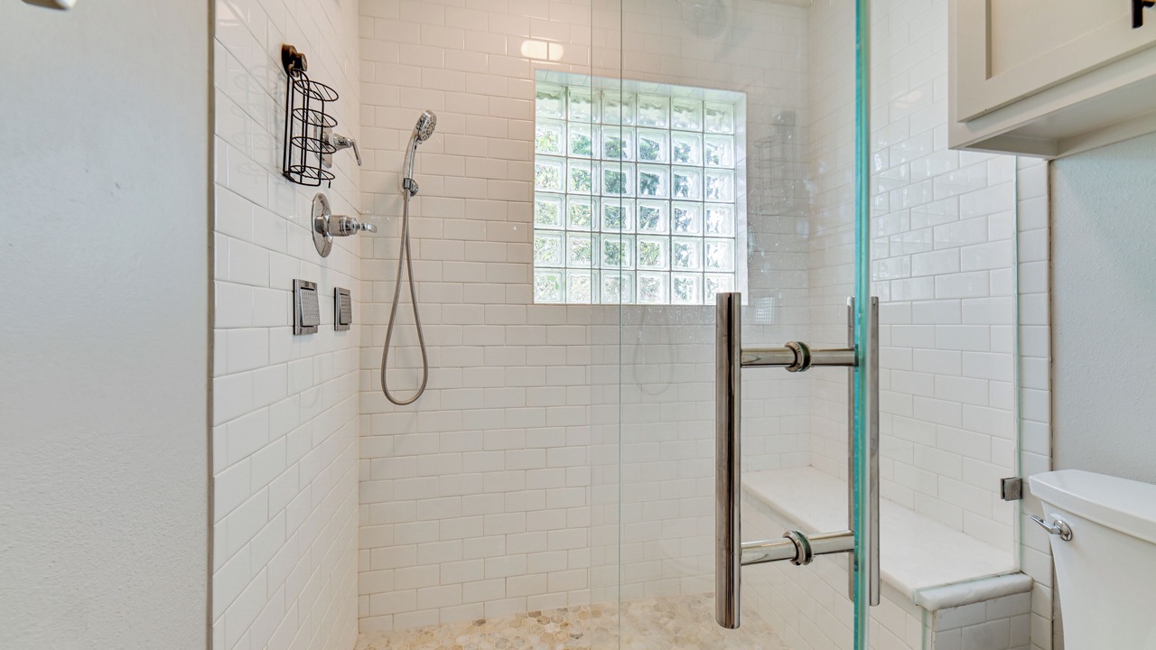 Photo of Bathroom in Farmers Branch