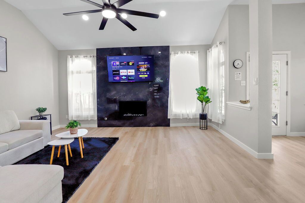 Photo of Livingroom in Allen