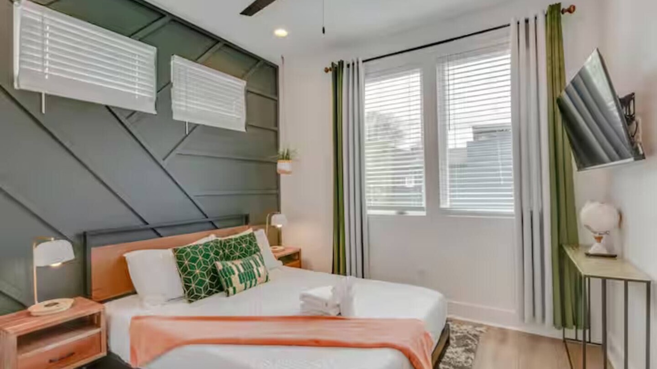 Photo of Bedroom in Hadley - Washington