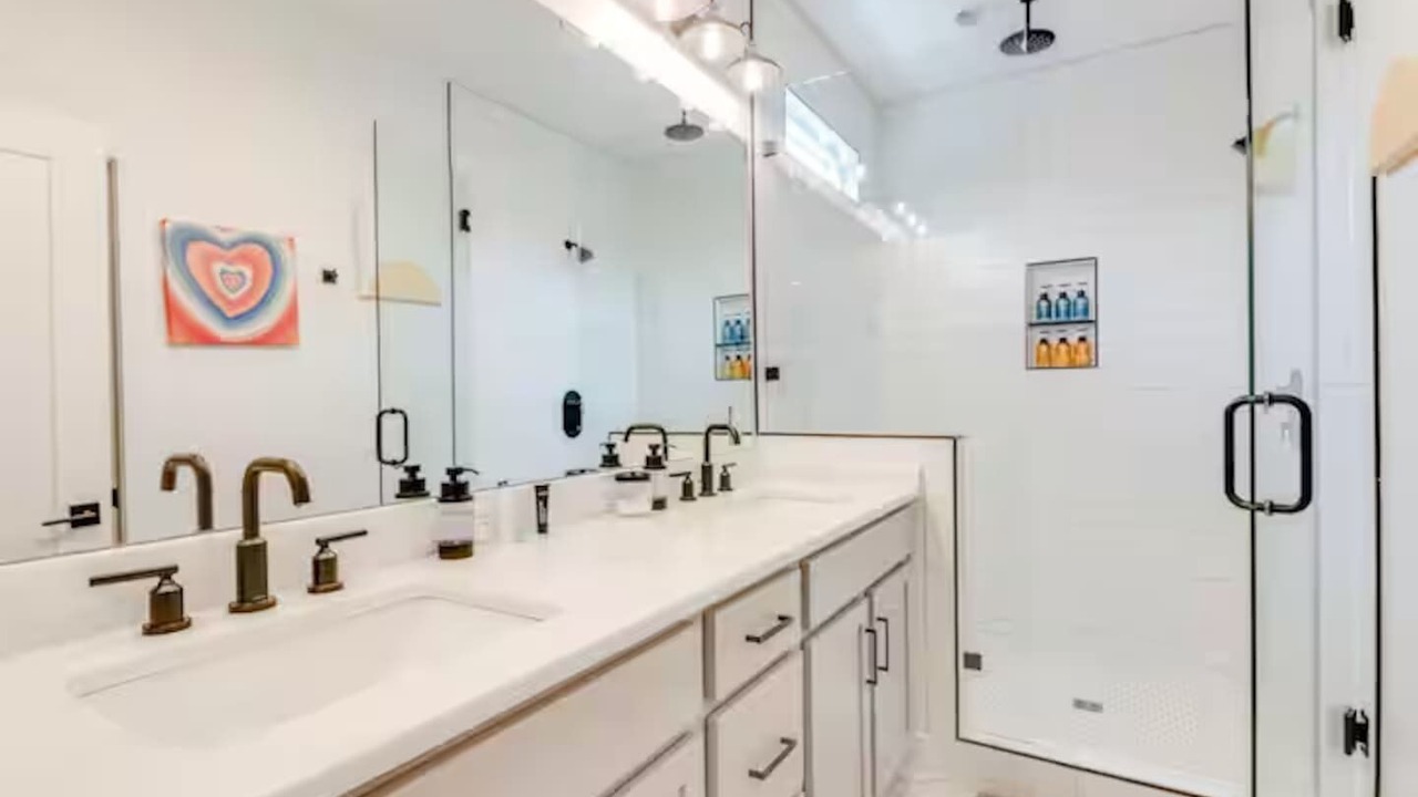 Photo of Bathroom in Hadley - Washington