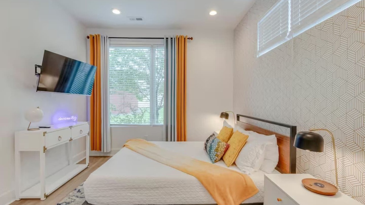 Photo of Bedroom in Hadley - Washington