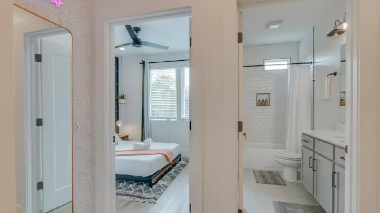 Photo of Bedroom in Hadley - Washington