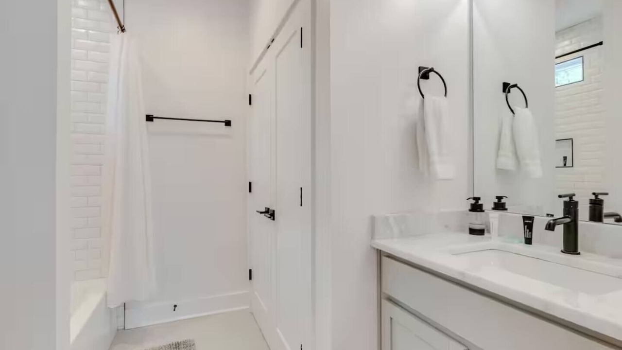 Photo of Bathroom in Hadley - Washington