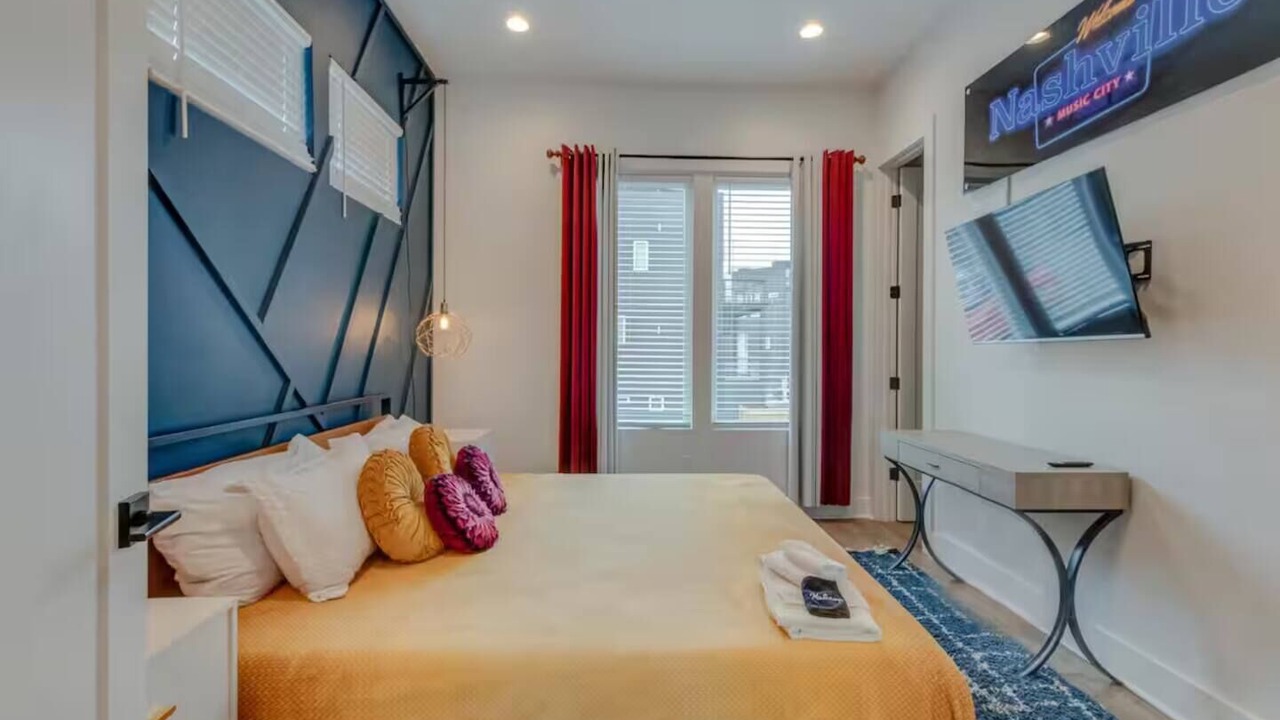 Photo of Bedroom in Hadley - Washington
