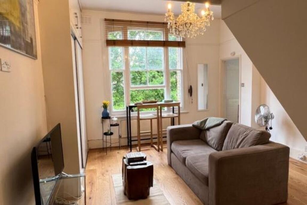 Photo of Livingroom in East Putney
