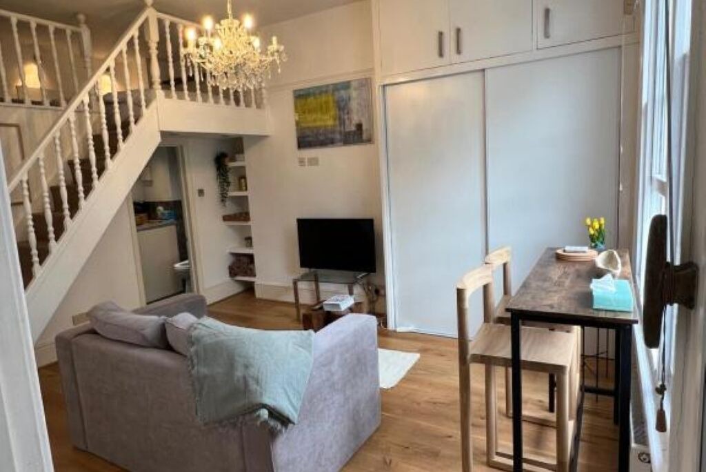 Photo of Livingroom in East Putney