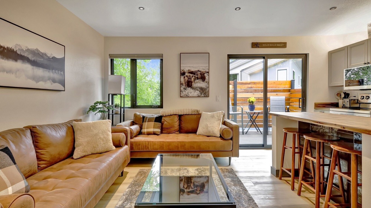 Photo of Livingroom in Huffman - O' Malley
