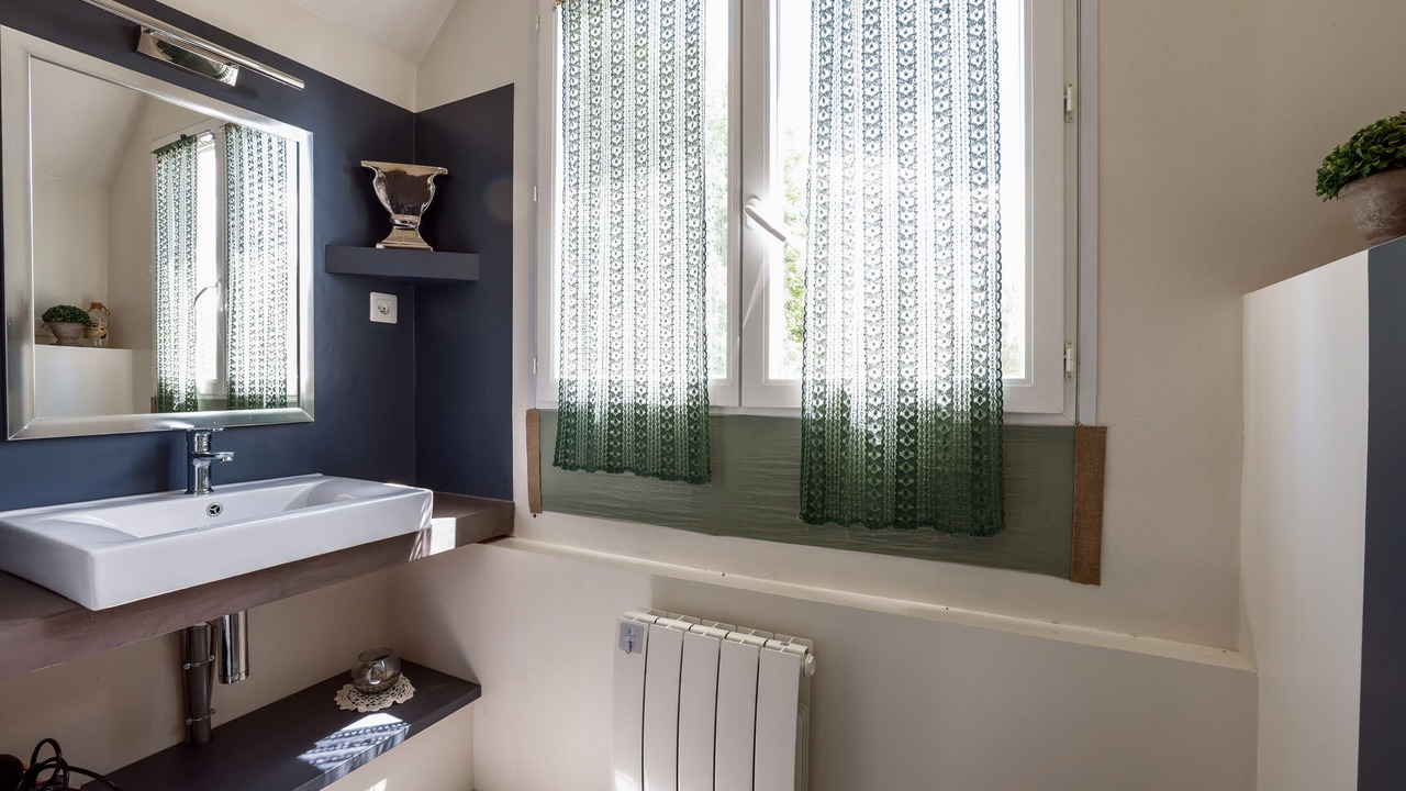 Photo of Bathroom in Cleguerec