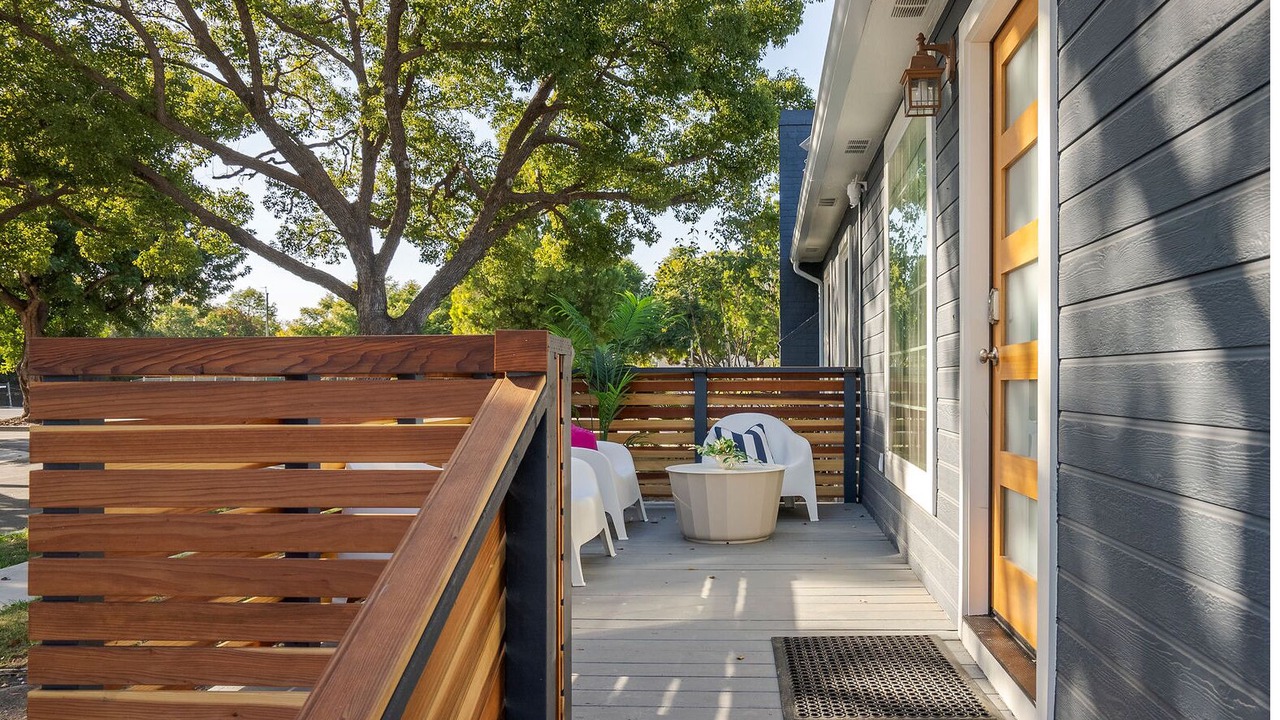 Photo of Patio Balcony in South of Conant