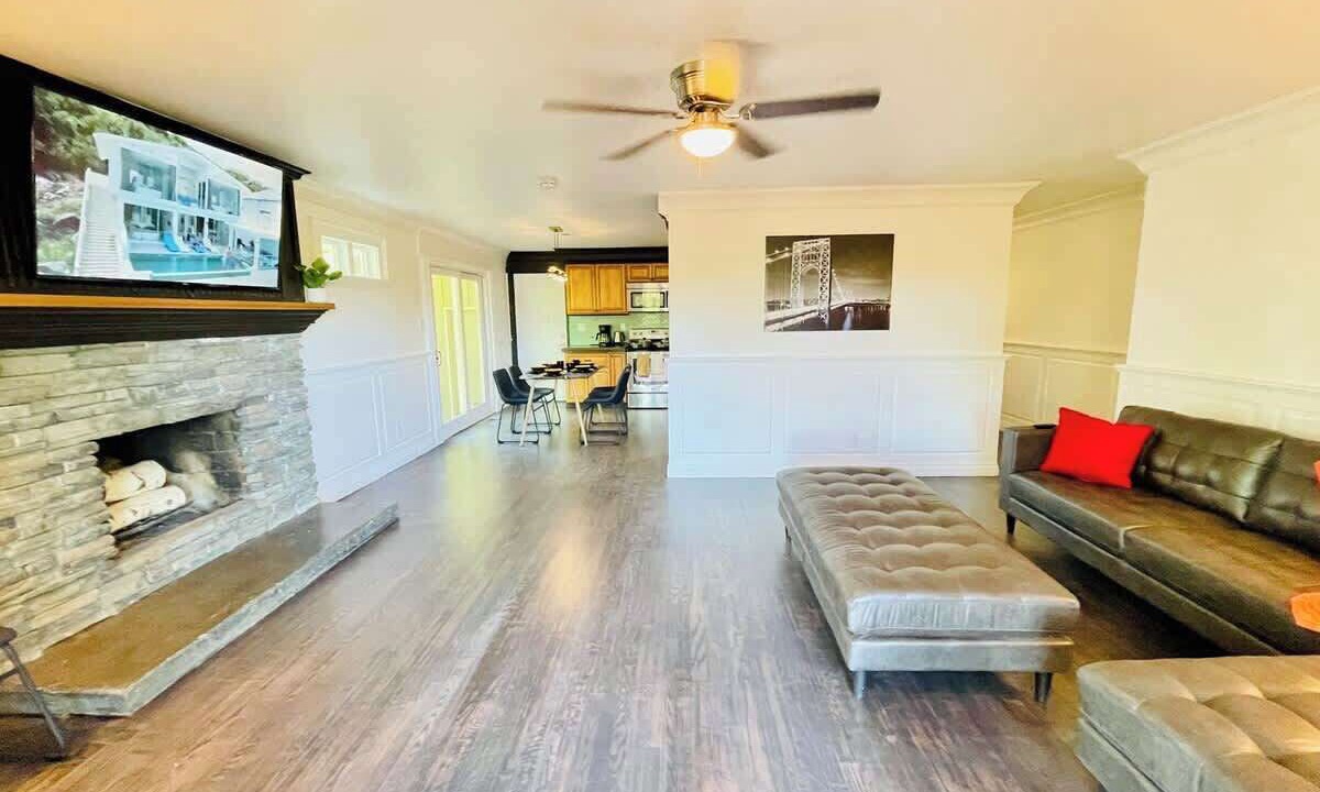 Photo of Livingroom in West University