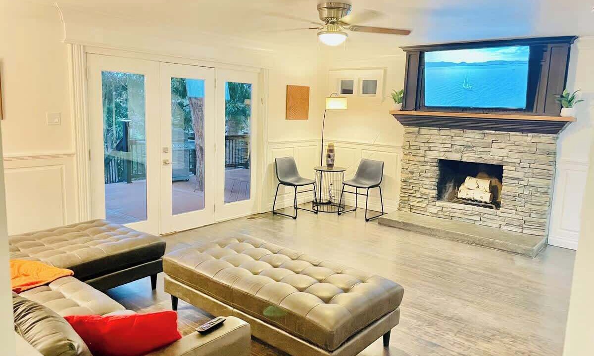 Photo of Livingroom in West University