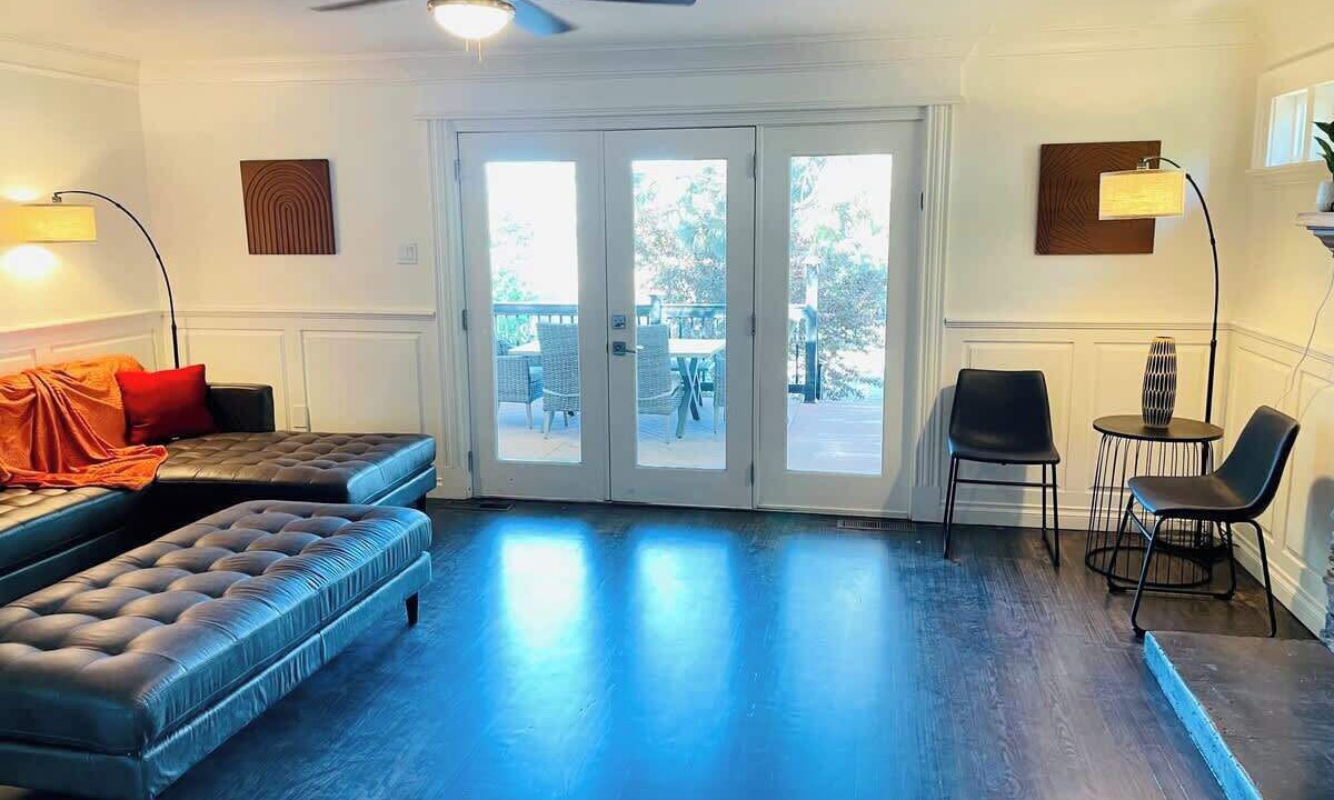 Photo of Livingroom in West University