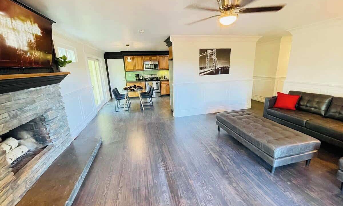 Photo of Livingroom in West University