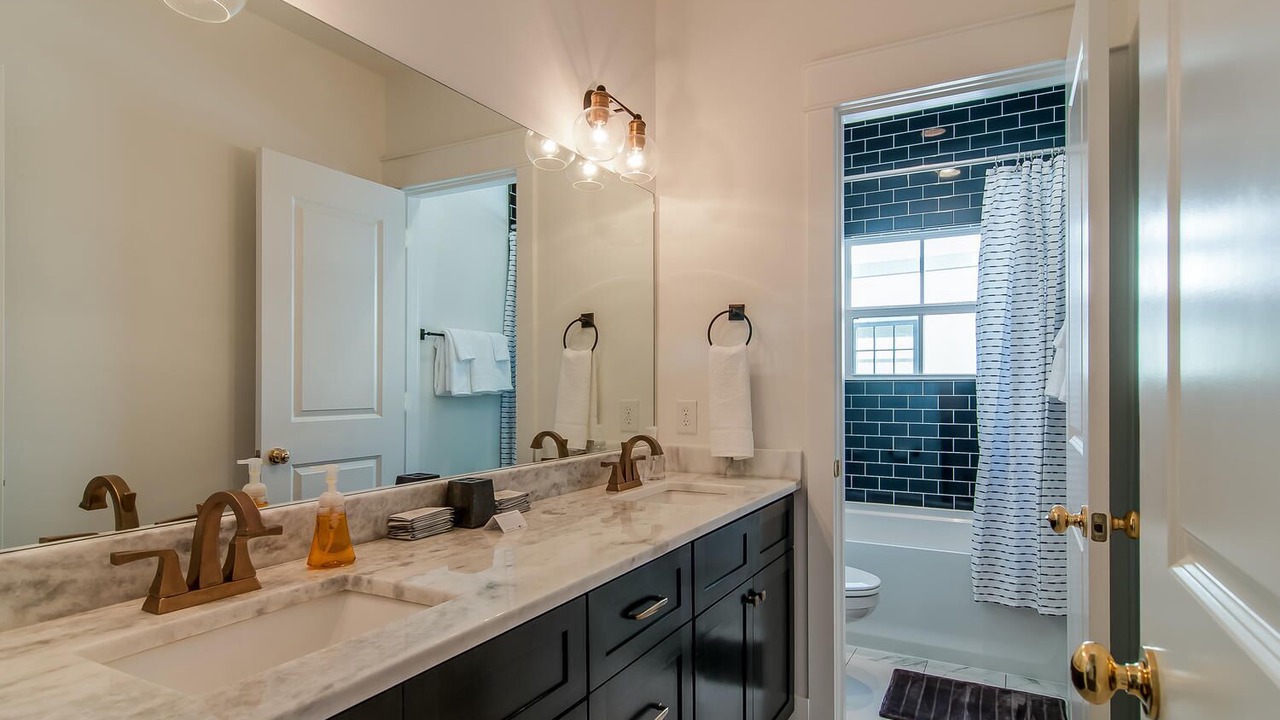 Photo of Bathroom in Shelby Hills