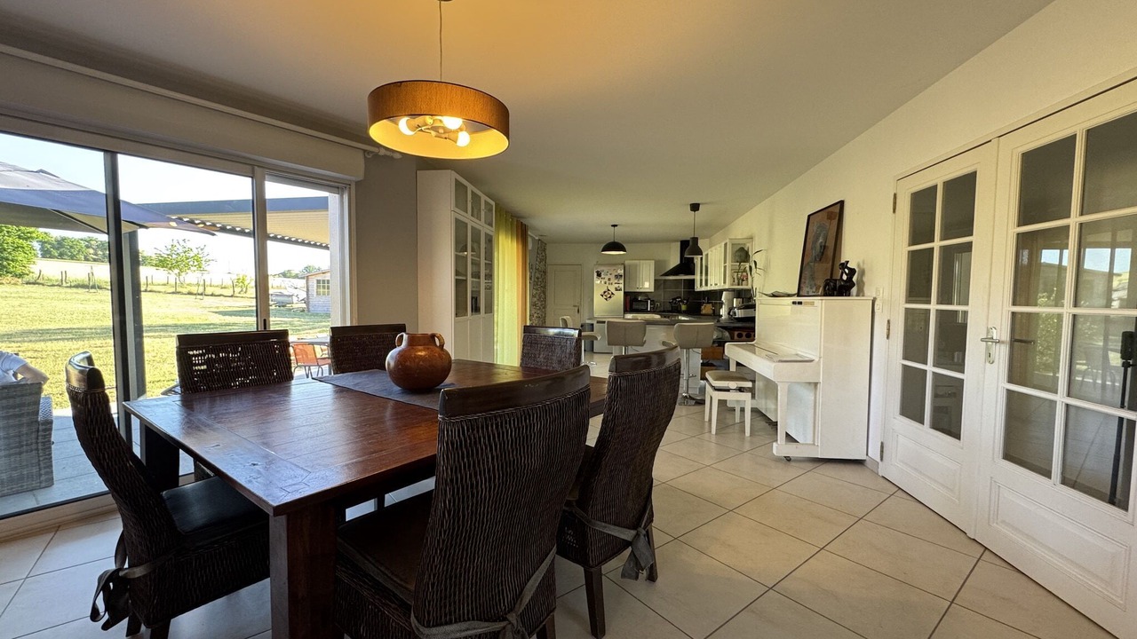 Photo of Livingroom in Montfort-le-Gesnois