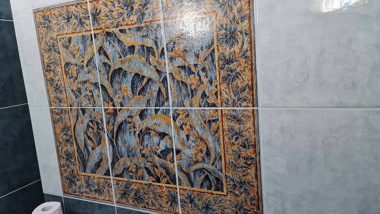 Photo of Bathroom in Drama