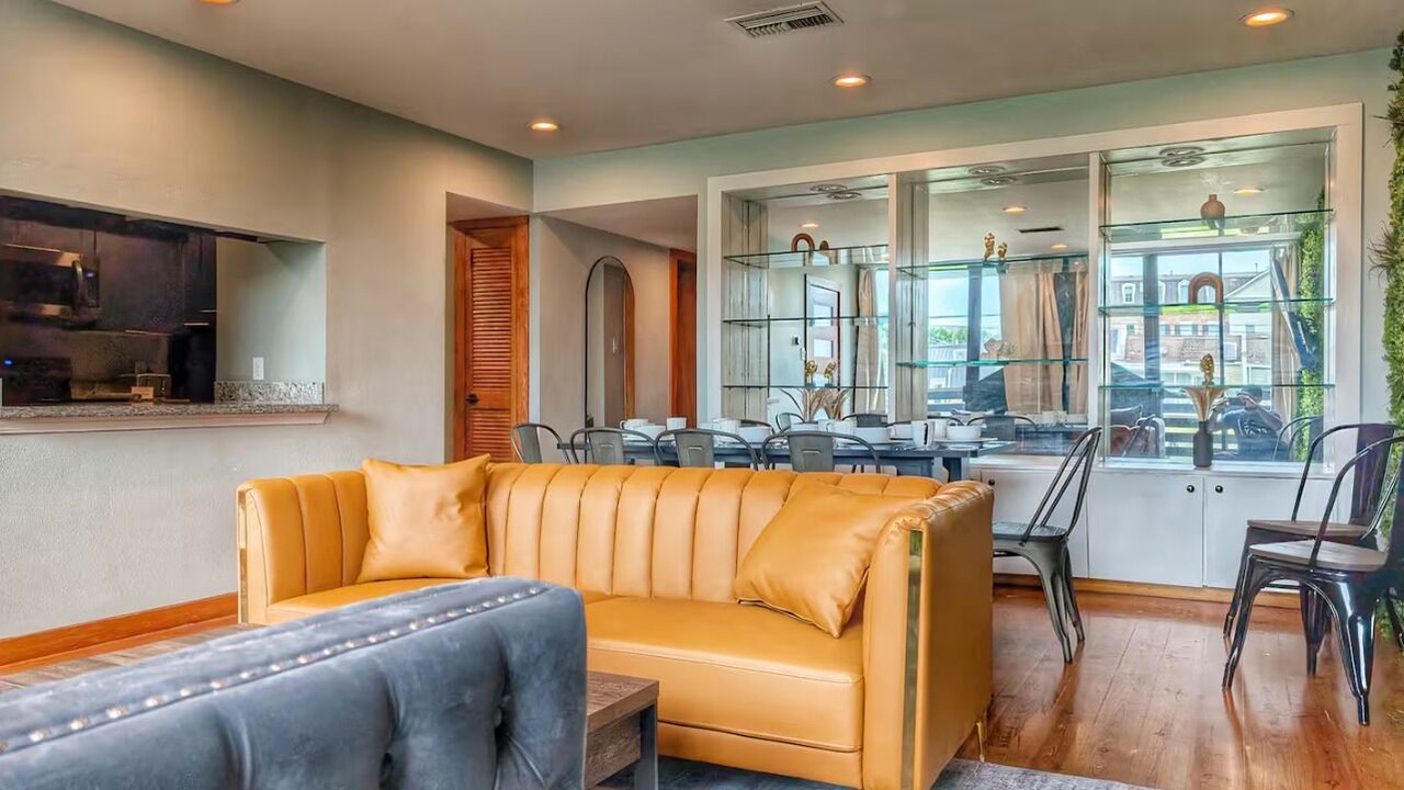 Photo of Livingroom in Neartown
