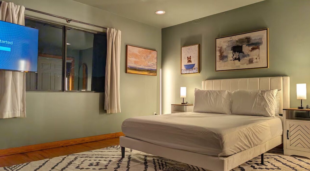 Photo of Bedroom in Neartown