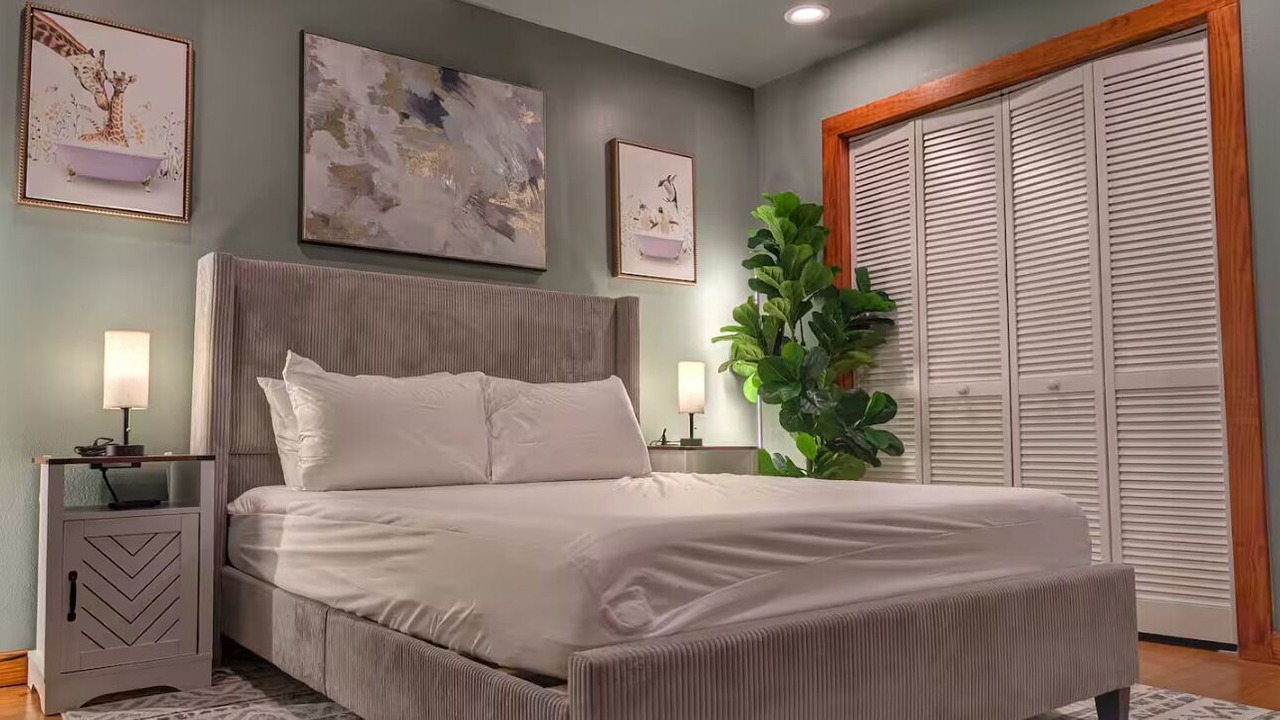 Photo of Bedroom in Neartown