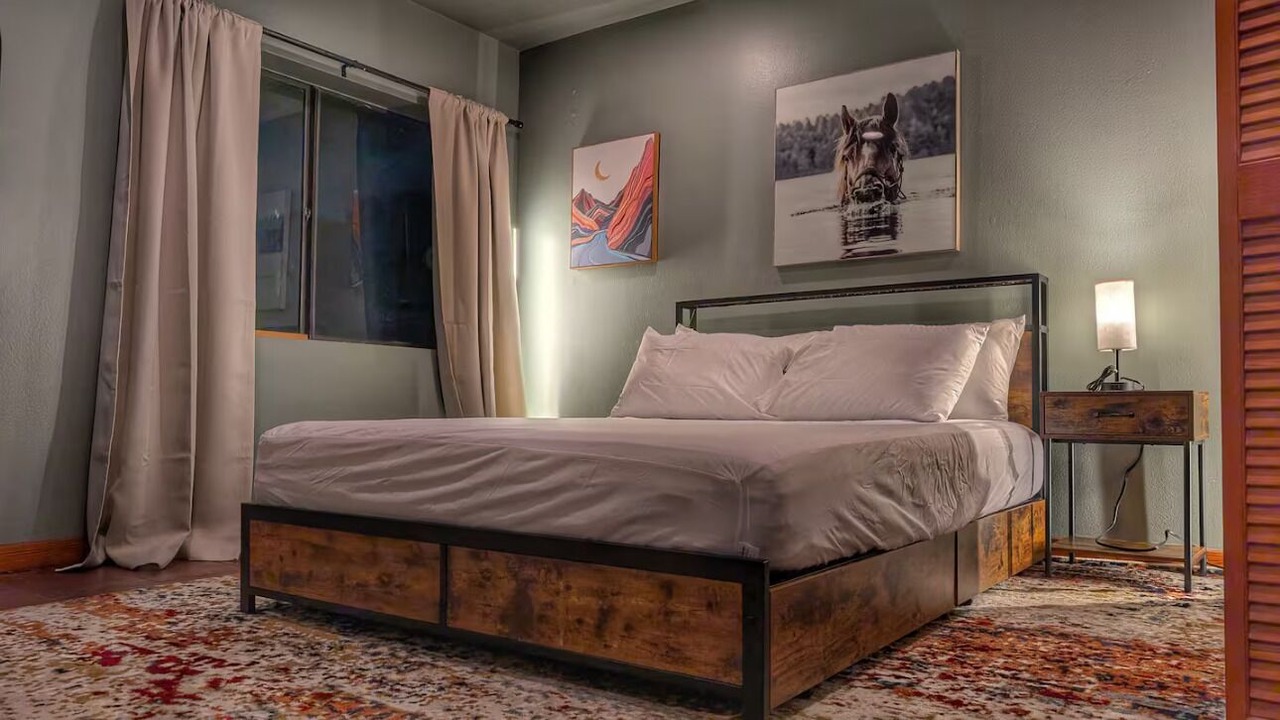Photo of Bedroom in Neartown