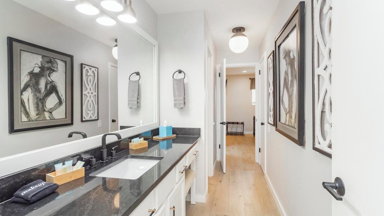 Photo of Bathroom in North Capitol