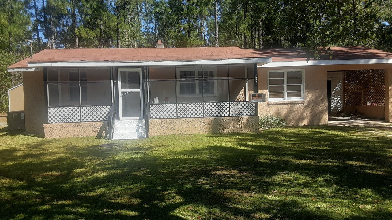 Photo of Outdoor in Lydia