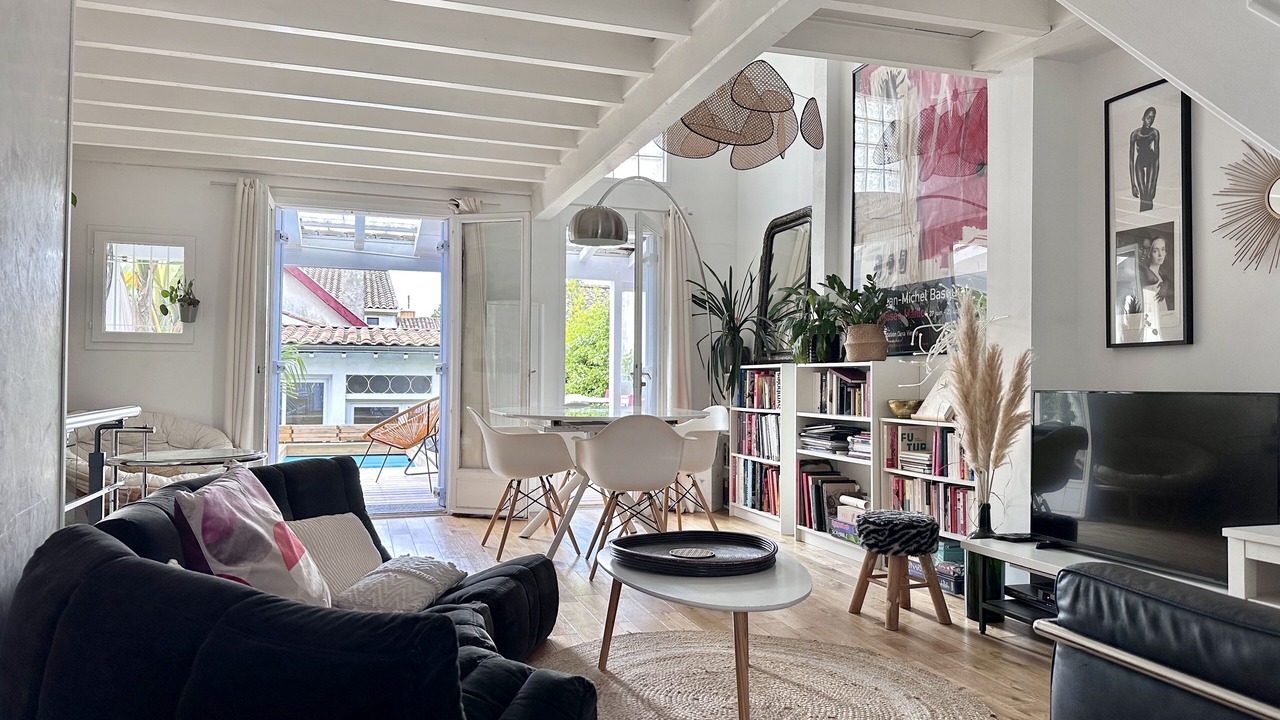 Photo of Livingroom in Nansouty-Saint-Genes
