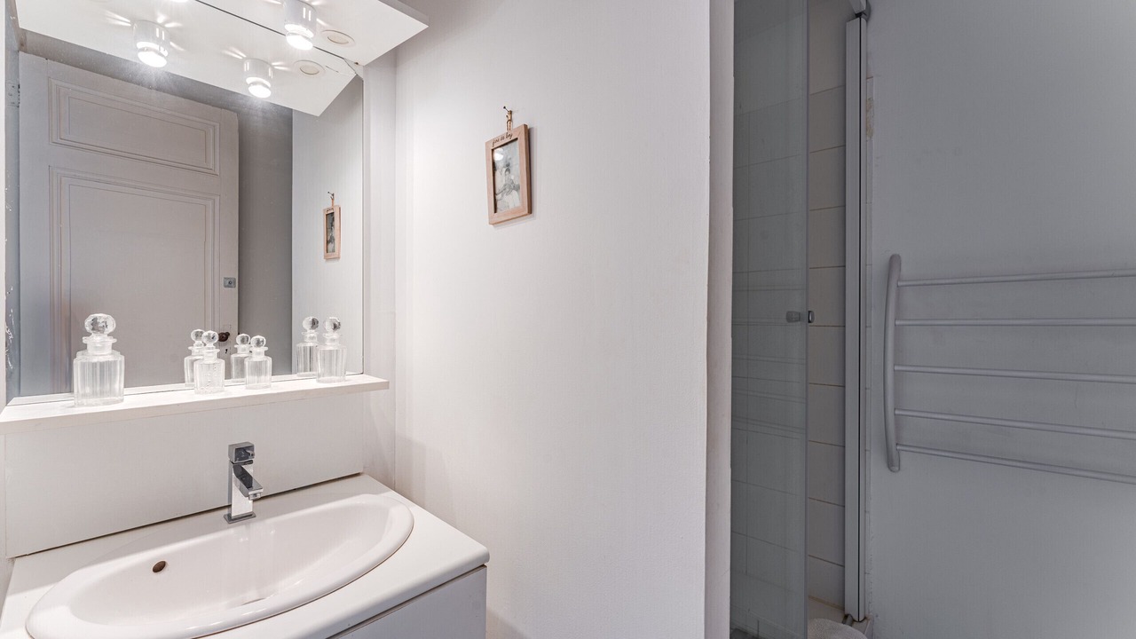 Photo of Bathroom in Bordeaux City Centre