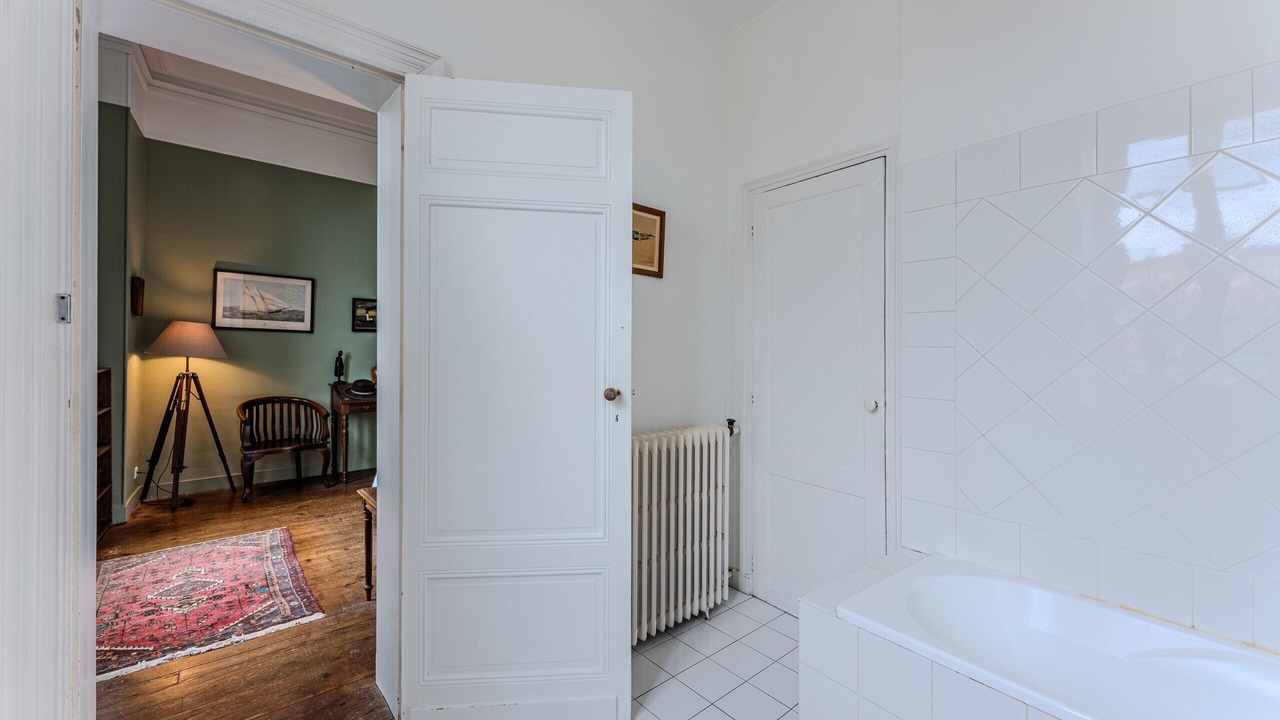 Photo of Bathroom in Bordeaux City Centre