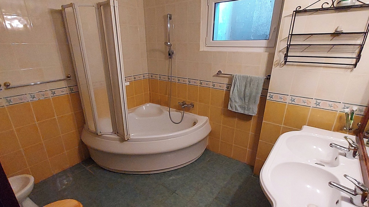 Photo of Bathroom in Bassins