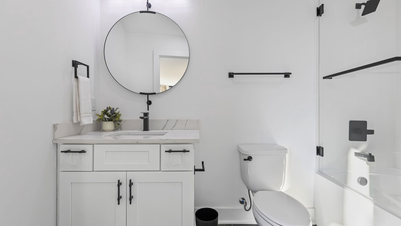 Photo of Bathroom in Hurwood Heights