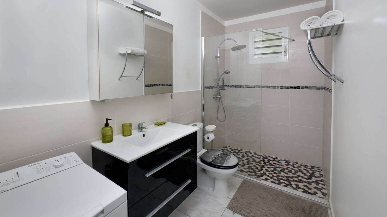 Photo of Bathroom in Les Abymes