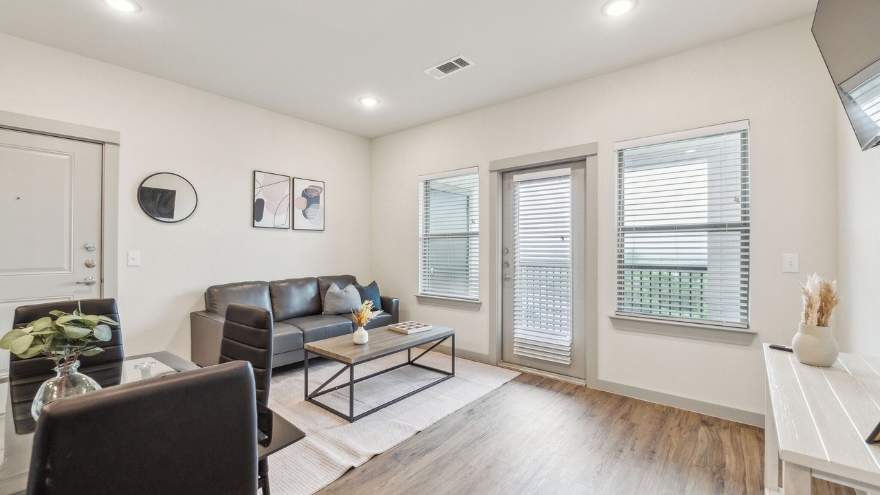 Photo of Livingroom in Cleburne