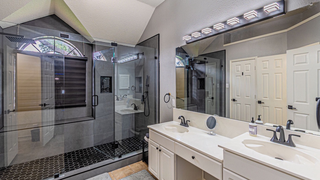 Photo of Bathroom in Rowlett