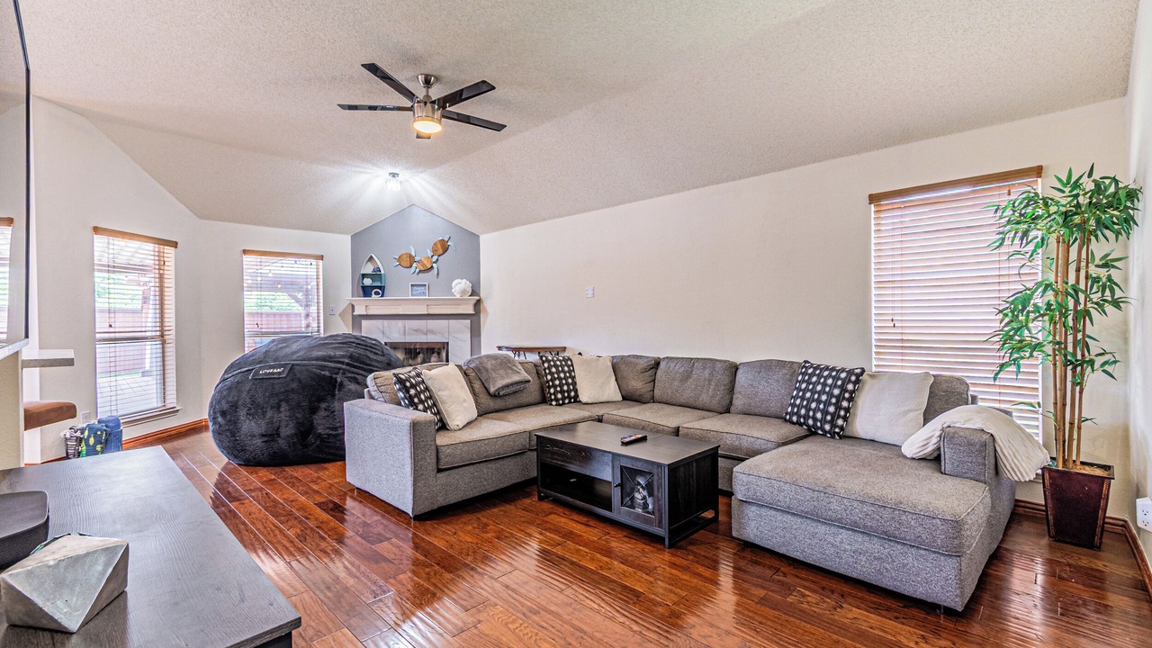 Photo of Livingroom in Rowlett