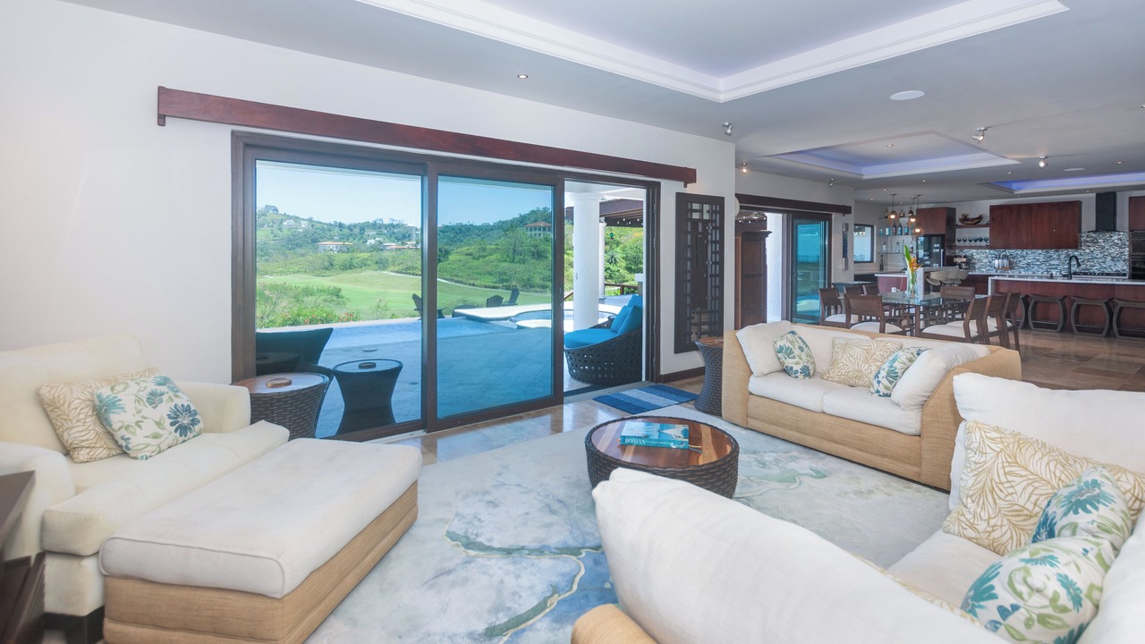 Photo of Livingroom in Pristine Bay