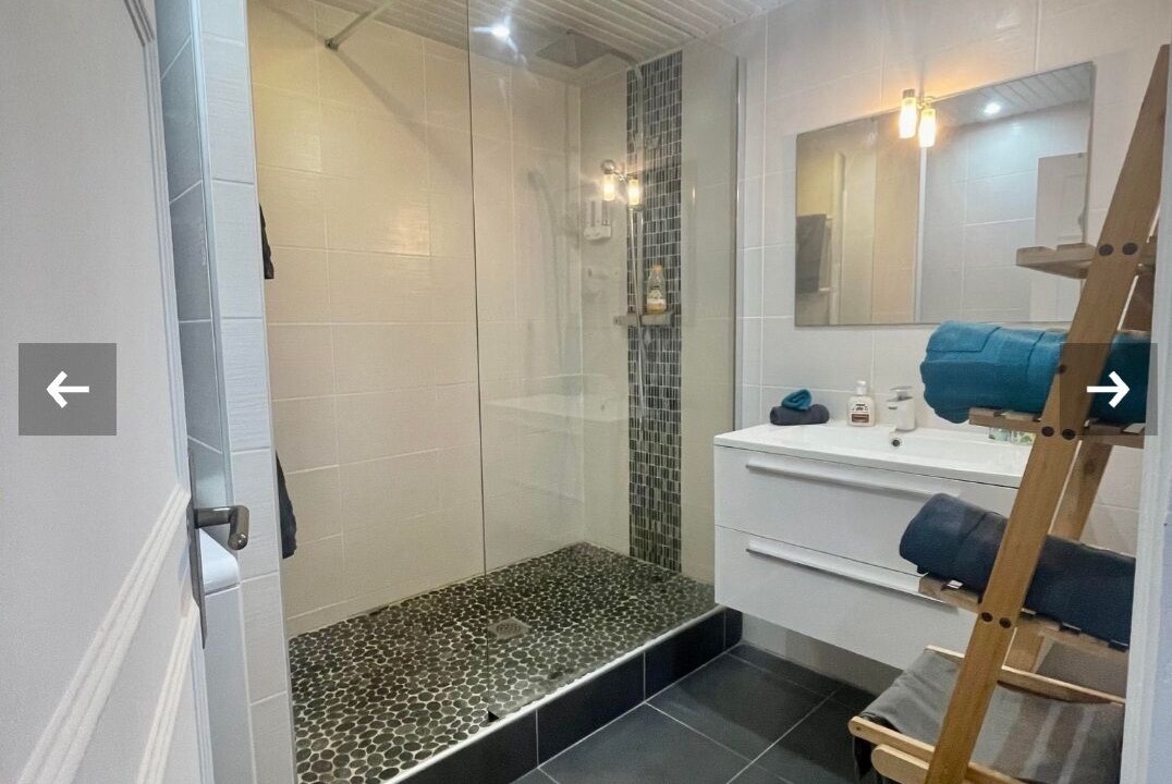 Photo of Bathroom in Le Moule