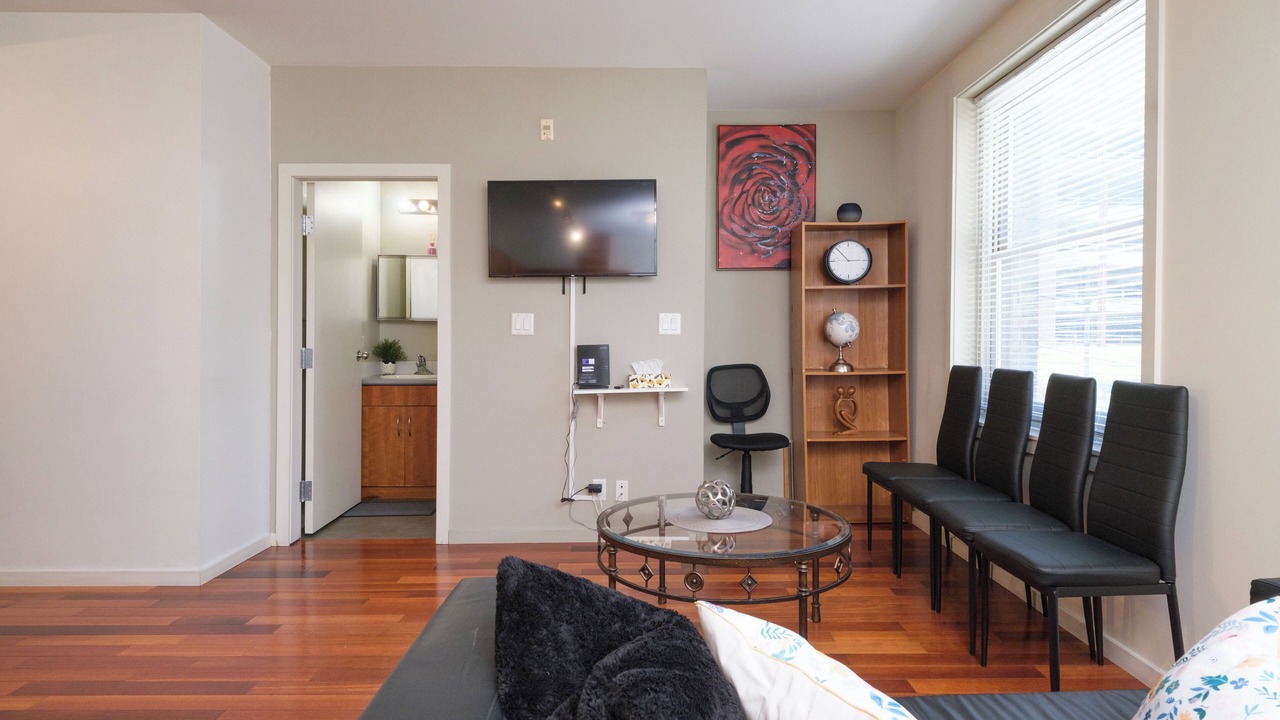 Photo of Livingroom in Coal Harbour