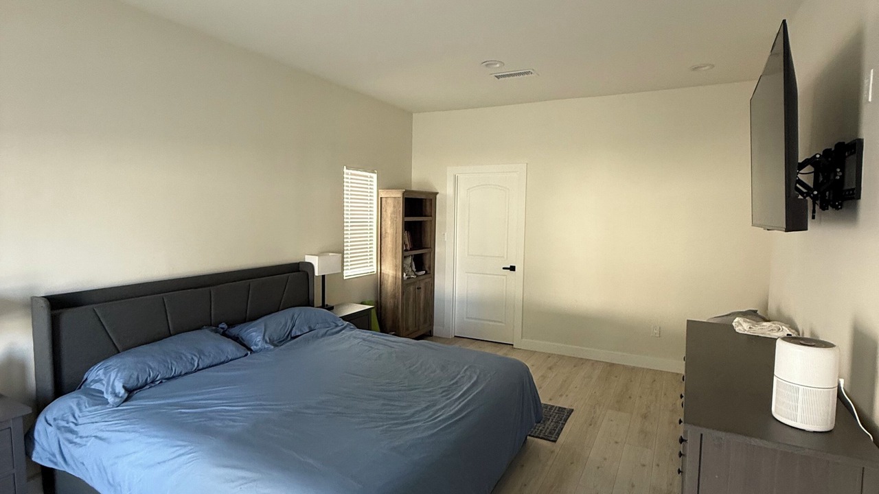 Photo of Bedroom in Lake Balboa