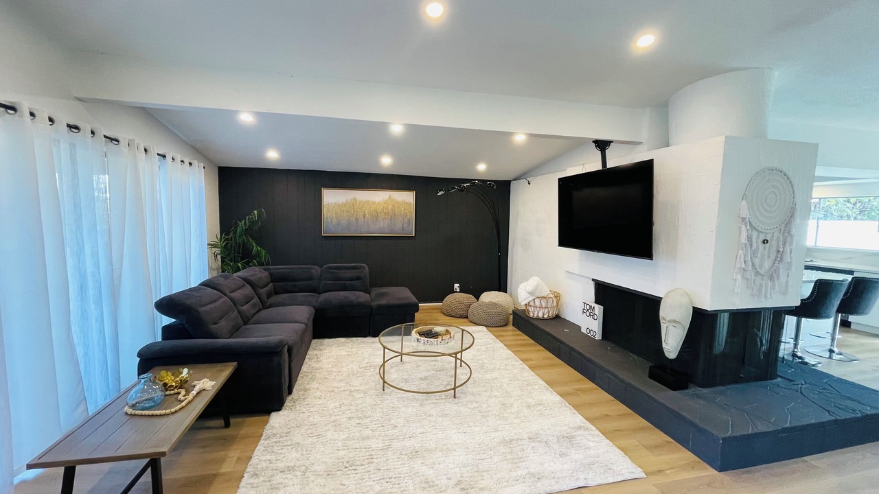 Photo of Livingroom in Reseda