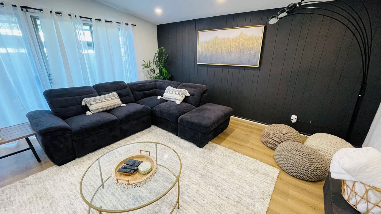 Photo of Livingroom in Reseda